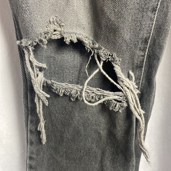 BDG Mid-Rise Bootcut Jean – Destroyed Grey Denim - Size 27 - Picture 9 of 16